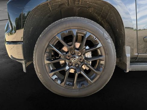 Used 2025 Chevrolet Silverado 1500 High Country w/ Midnight Edition AWD/4WD image 11