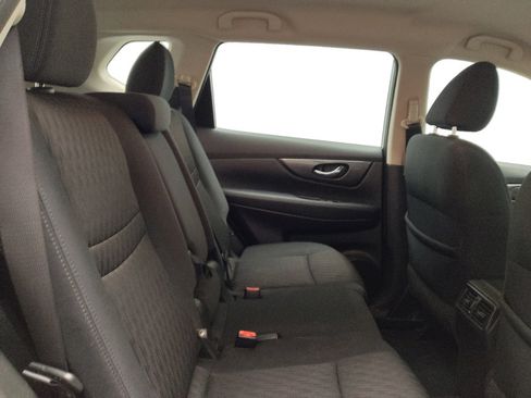 Used 2017 Nissan Rogue S image 19