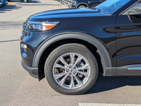 Certified 2022 Ford Explorer XLT w/ Equipment Group 202A image 11