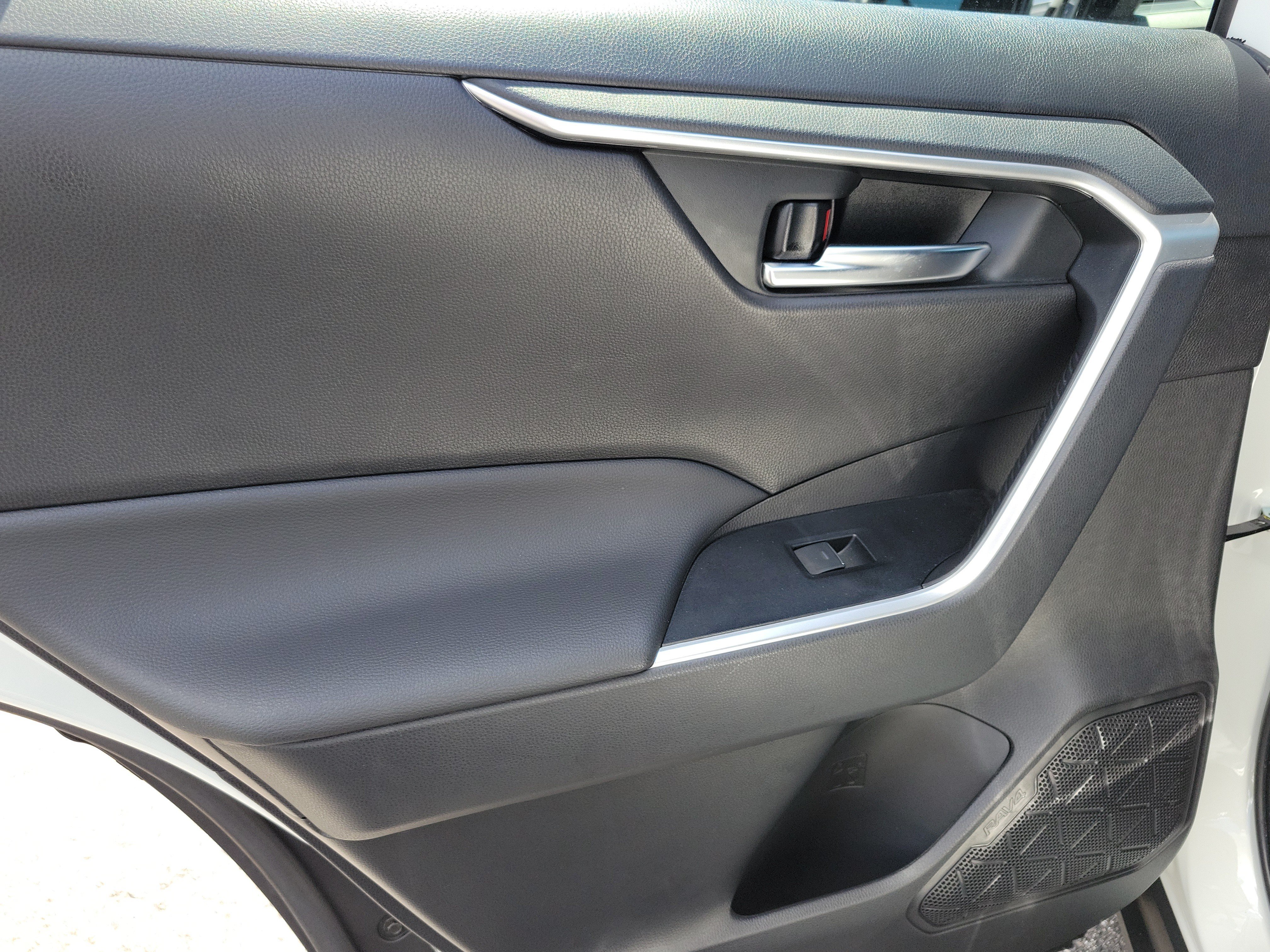Used 2025 Toyota RAV4 XLE w/ Convenience Package FWD image 14
