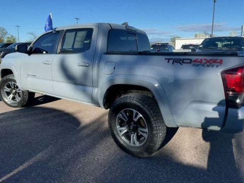 Used 2019 Toyota Tacoma TRD Sport AWD/4WD image 4