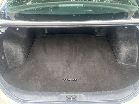 Used 2025 Nissan Altima 2.5 SV FWD image 27