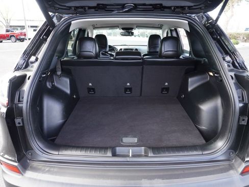 Used 2021 Jeep Cherokee Latitude Lux w/ Comfort/Convenience Group image 8