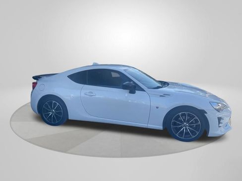 Used 2018 Toyota 86 image 4