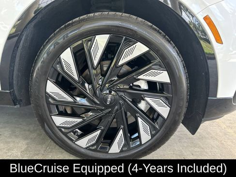Used 2025 Lincoln Nautilus Reserve AWD/4WD image 23