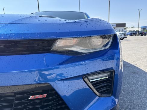 Used 2018 Chevrolet Camaro SS RWD image 10