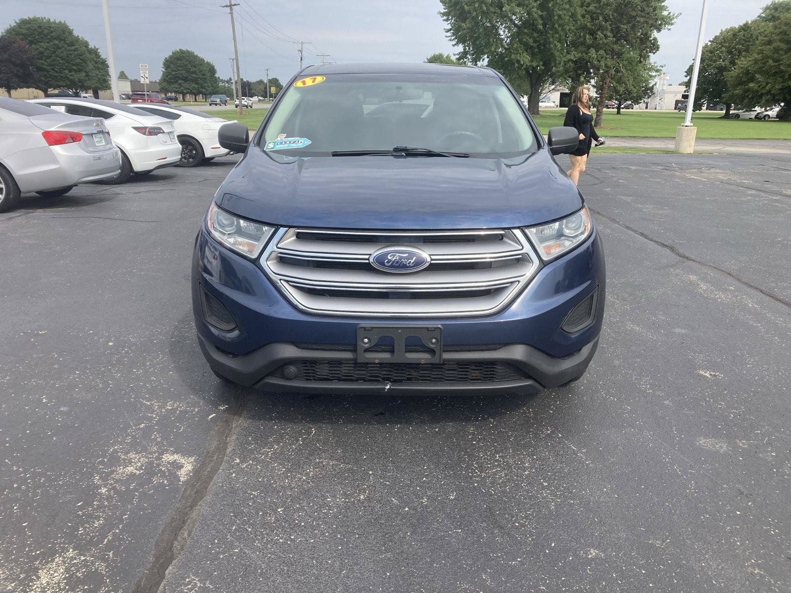 Used 2017 Ford Edge SE FWD image 2