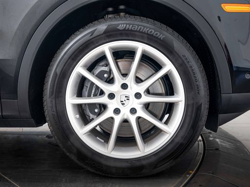 Certified 2026 Porsche Cayenne AWD/4WD image 11