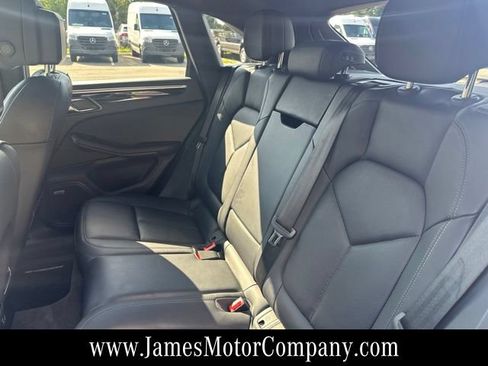 Used 2020 Porsche Macan AWD/4WD image 11