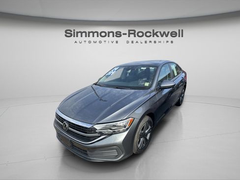 Used 2024 Volkswagen Jetta SE FWD image 1