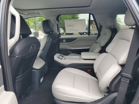 New 2026 Lincoln Navigator Reserve AWD/4WD image 27