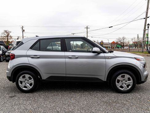 Used 2020 Hyundai Venue SE image 7