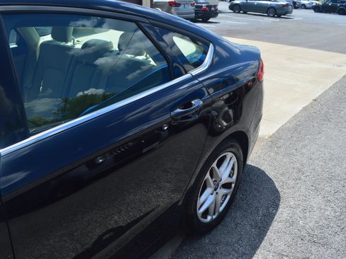 Used 2016 Ford Fusion SE FWD image 4