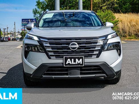 Used 2025 Nissan Rogue SV image 10