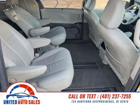 Used 2012 Toyota Sienna XLE image 14