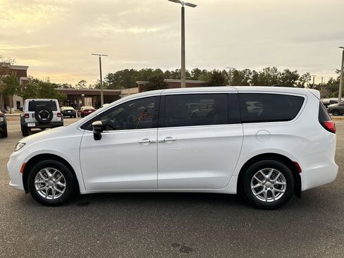 New 2026 Chrysler Pacifica Select image 6