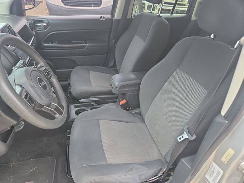 Used 2011 Jeep Compass 2WD image 7