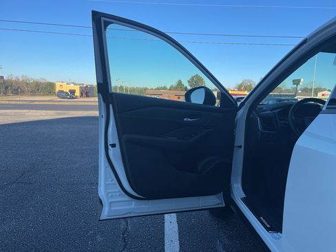 New 2026 Nissan Rogue SV image 9