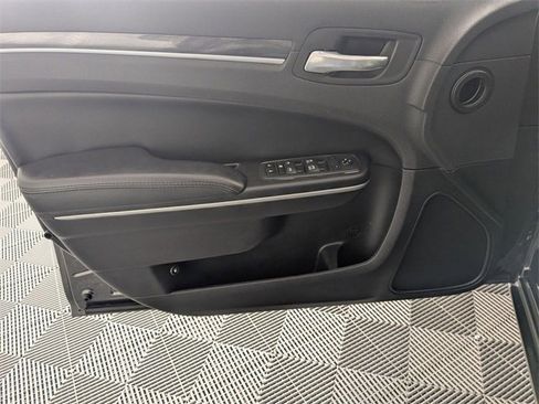 Used 2021 Chrysler 300 Touring L image 10