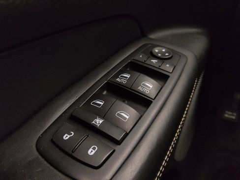 Used 2016 Jeep Grand Cherokee Overland image 27