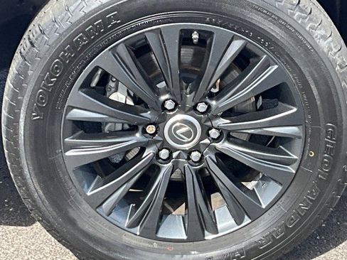 Used 2021 Lexus GX 460 Premium w/ Accessory Package image 9