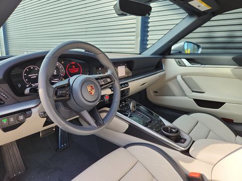 Certified 2025 Porsche 911 Carrera image 4