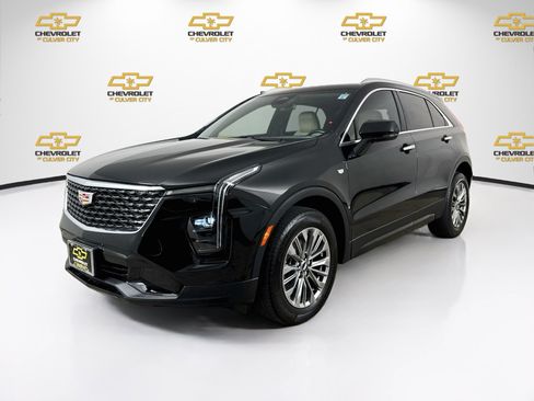 Used 2024 Cadillac XT4 Premium Luxury FWD image 3