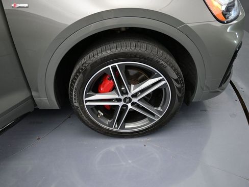 Used 2024 Audi Q5 e Premium Plus w/ Premium Plus Package image 27