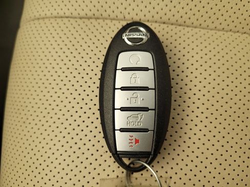 Used 2016 Nissan Murano Platinum w/ Platinum Technology Package FWD image 32