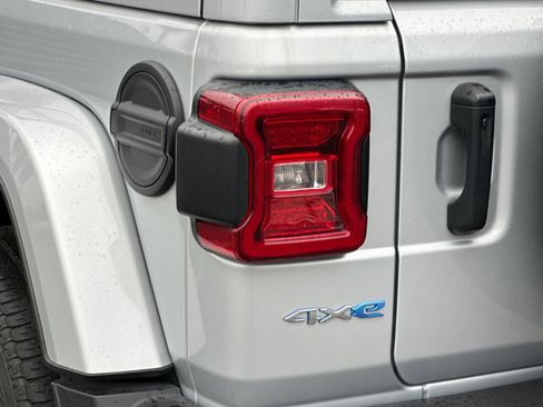 Used 2023 Jeep Wrangler Sahara image 28