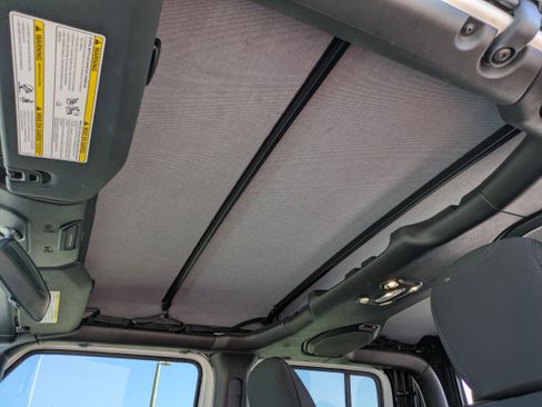 Used 2020 Jeep Gladiator Sport w/ Trailer Tow Package image 24