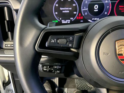 Used 2024 Porsche Cayenne Coupe image 27