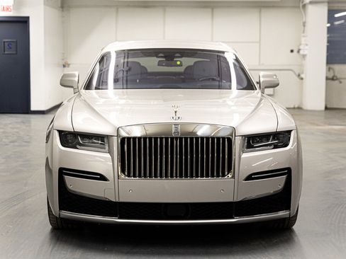 Used 2022 Rolls-Royce Ghost w/ Ghost Package image 8