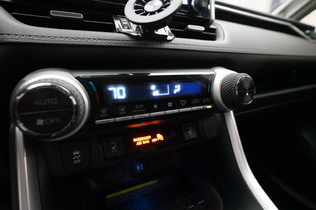 Used 2019 Toyota RAV4 Limited AWD/4WD image 21