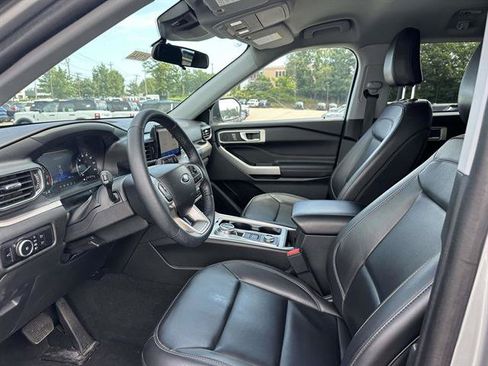 Used 2023 Ford Explorer XLT w/ Equipment Group 202A AWD/4WD image 13