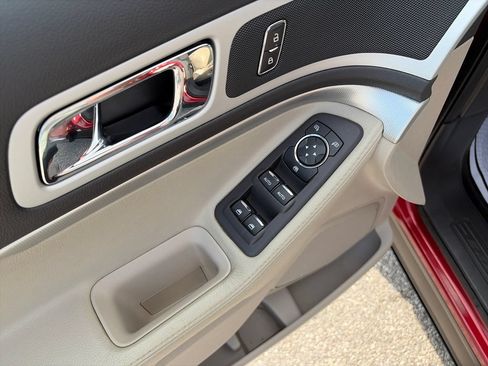 Used 2015 Ford Explorer XLT w/ Equipment Group 202B AWD/4WD image 12