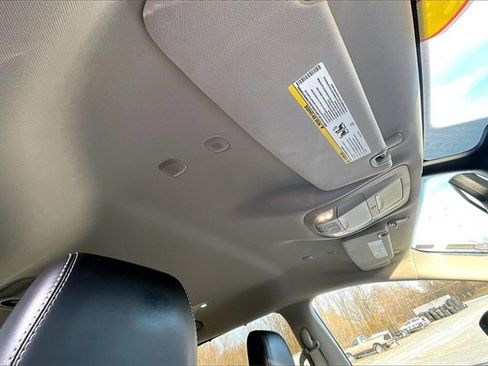 Used 2024 Chrysler Pacifica Touring-L image 22