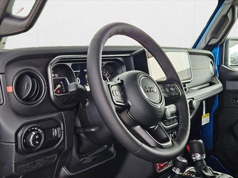 New 2025 Jeep Gladiator Rubicon w/ Convenience Group image 3