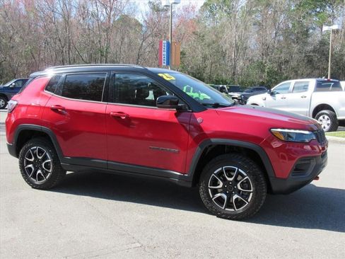 Certified 2025 Jeep Compass Trailhawk w/ Trailhawk Elite Group image 2