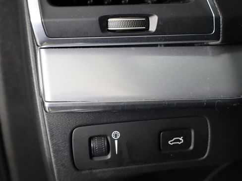 Used 2018 Volvo XC90 T5 Momentum w/ Convenience Package FWD image 23