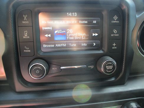 Used 2019 Jeep Wrangler Sport AWD/4WD image 7