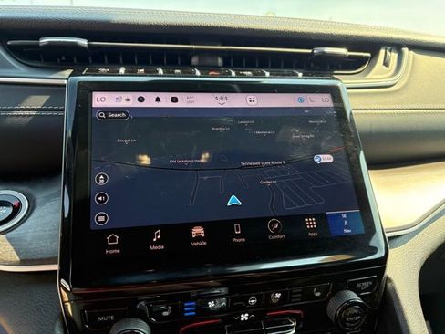 Used 2024 Jeep Grand Cherokee L Limited w/ Luxury Tech Group II image 20