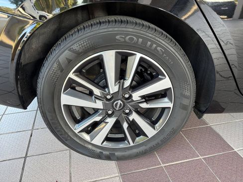 Used 2025 Nissan Versa SV FWD image 23