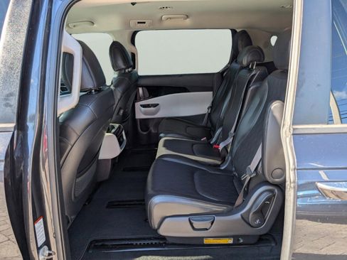 Certified 2023 Kia Carnival EX image 32