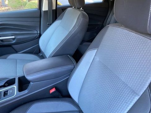 Used 2018 Ford Escape SE image 19