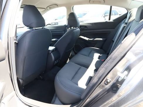 Used 2025 Nissan Altima 2.5 SV FWD image 17