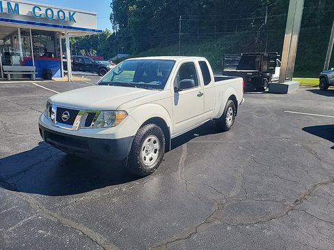 Used 2020 Nissan Frontier S AWD/4WD image 2