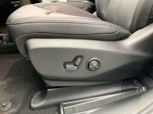 New 2026 Chrysler Pacifica Select FWD image 13