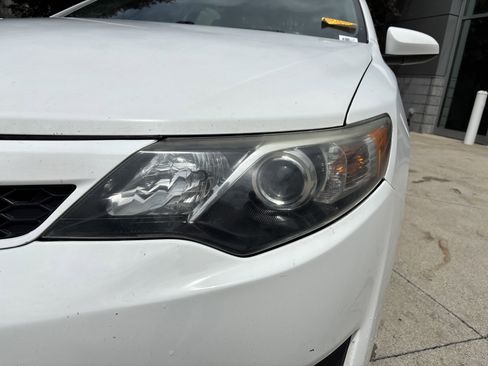 Used 2012 Toyota Camry SE FWD image 10