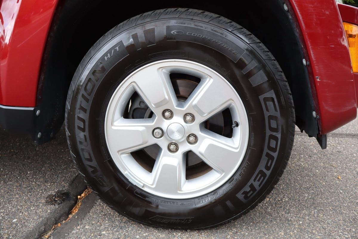 Used 2012 Jeep Liberty Sport w/ Driver Convenience Group AWD/4WD image 44